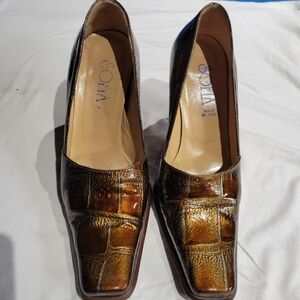 Brown Patent Leather heels. Size 4